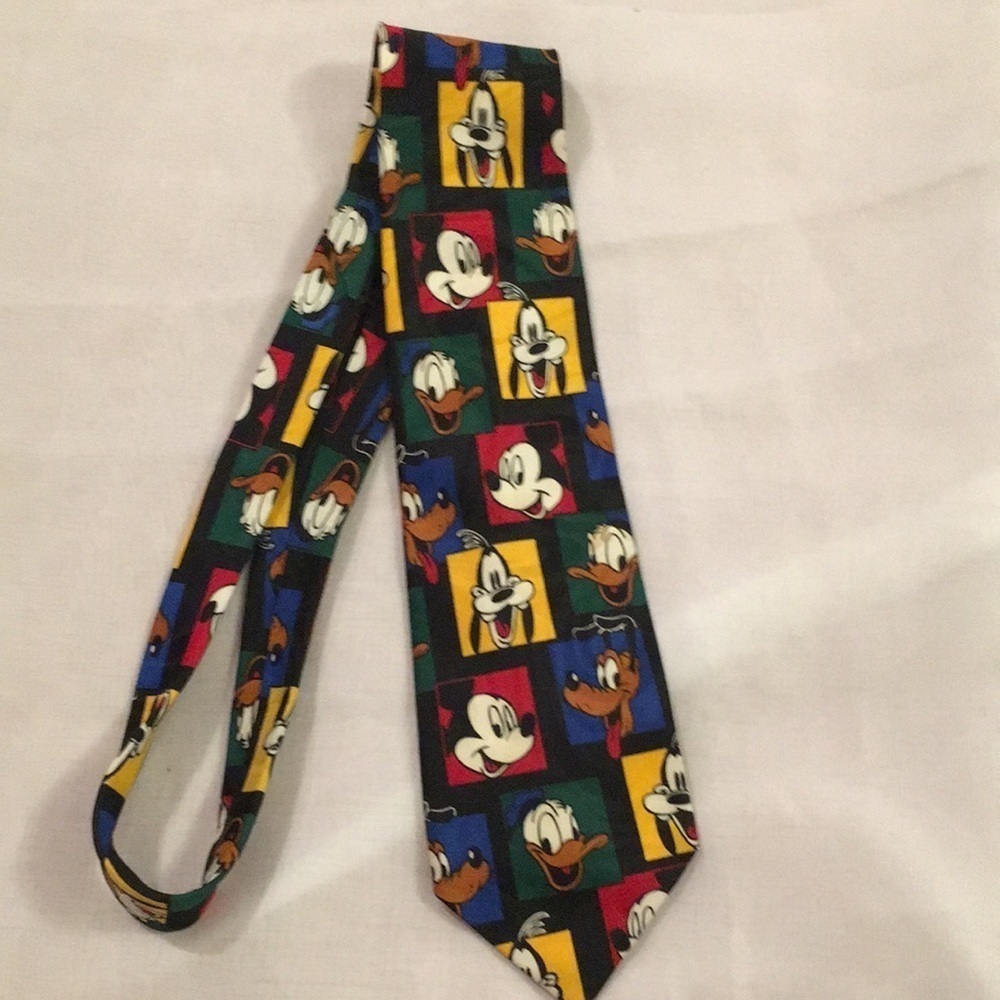 Disney Tie (Q) - Picture 3 of 4